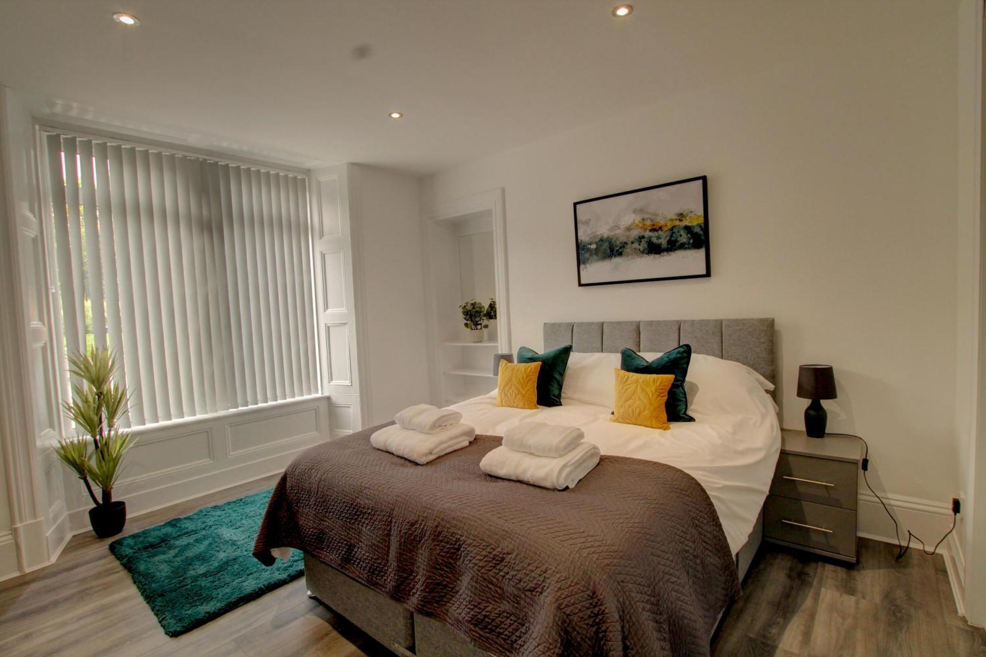 - Sleeps 4 - Pet Friendly Apartment Dundee
