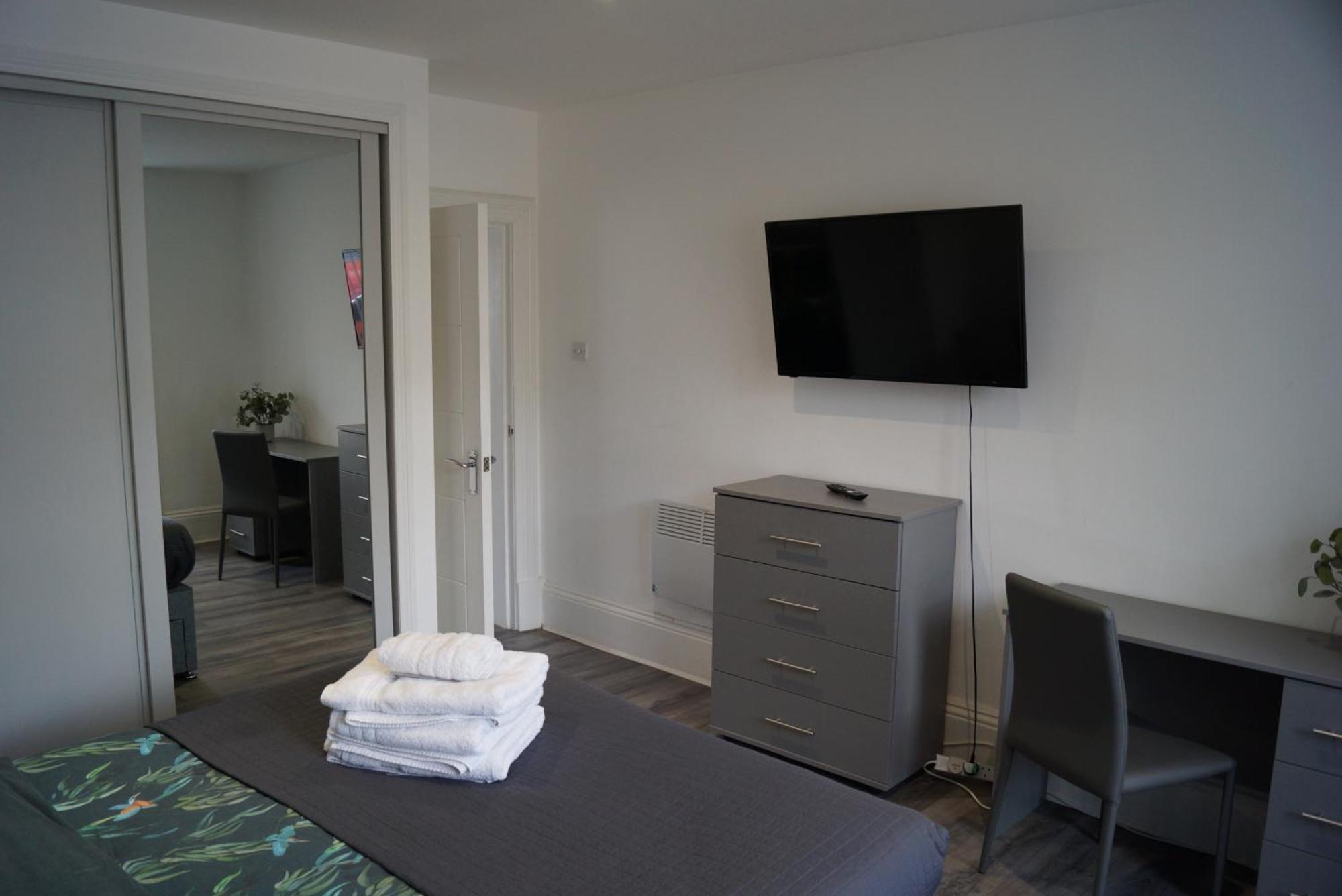 - Sleeps 4 - Pet Friendly * Dundee