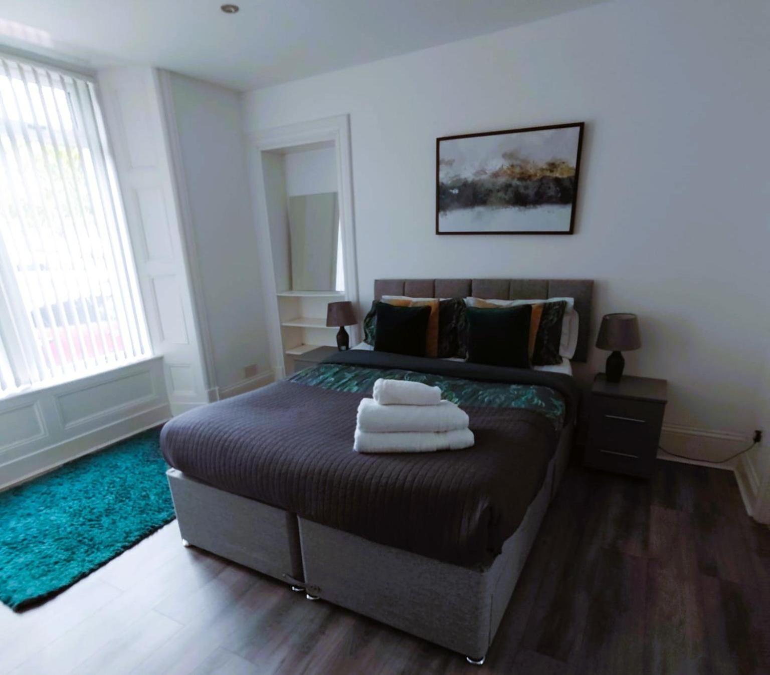 - Sleeps 4 - Pet Friendly * Dundee